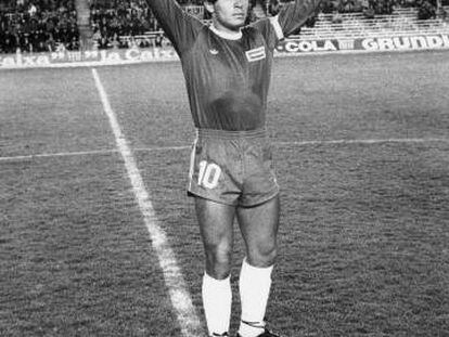 Maradona, con Argentinos Juniors en el Camp Nou en 1979.