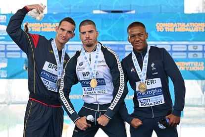 Los tres medallistas de la final de solo libre masculino, el italiano Giorgio Minisini con el oro, Fernando Díaz del Rio con la plata, y el francés Quentin Rakotomalala con el bronce.