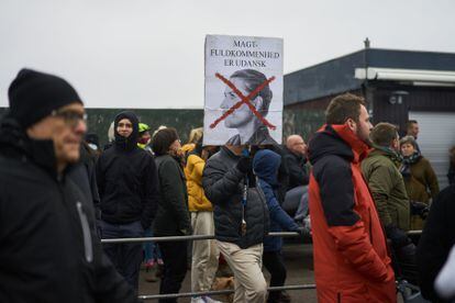 Cientos de daneses protestan contra el Gobierno de Mette Frederiksen, el 21 de noviembre de 2020, en Copenhague.