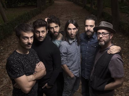 El grupo Vetusta Morla en el parque del Retiro, en Madrid.