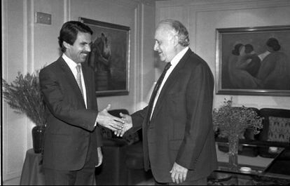 El expresidente del Gobierno José María Aznar, se entrevista con Xabier Arzalluz, histórico líder del PNV, durante su viaje al País Vasco, el 6 de noviembre de 1996.