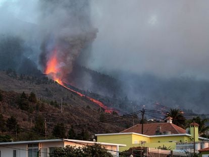 Ya han sido evacuados vecinos de la zona de Alcalá y El Paraíso, y se ha iniciado la evacuación de barrios de El Paso, Los Llanos de Aridane y Tazacorte, en previsión del avance de la lengua de lava.