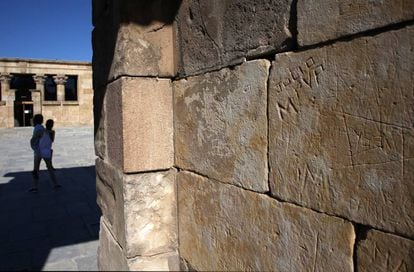 El Templo de Debod, deteriorado y cerrado por una avería.