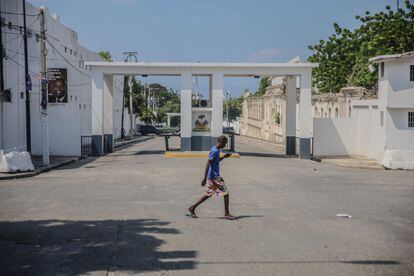 Una huelga general a nivel nacional vació las calles de la capital de Haití, Puerto Príncipe, el lunes y los organizadores denunciaron la rápida desintegración de la situación de seguridad destacada por el secuestro de misioneros estadounidenses y canadienses el fin de semana. 
