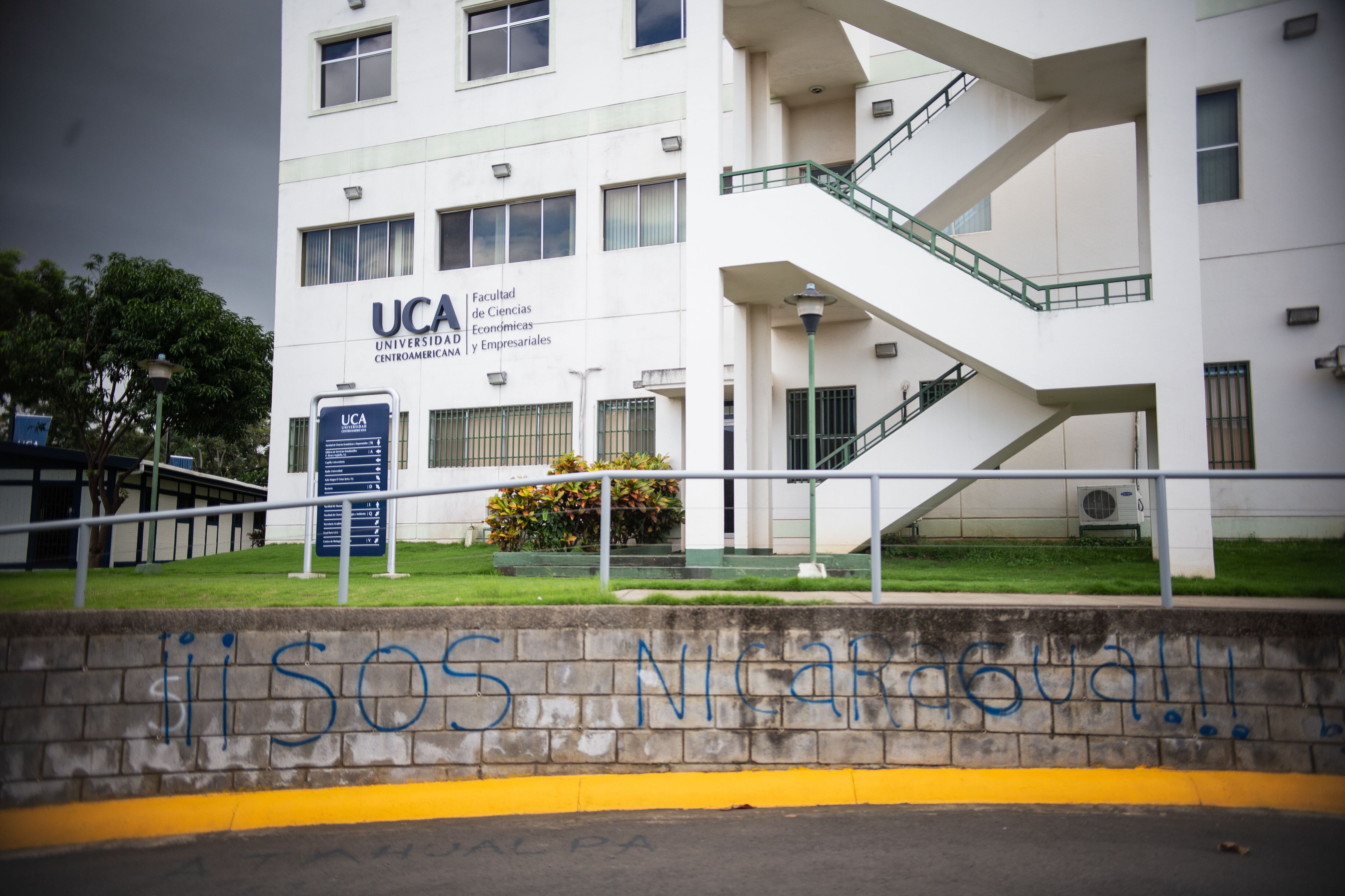 Un grafiti en la Universidad Centroamericana.