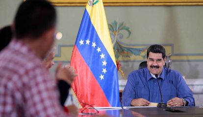 Nicol&aacute;s Maduro, durante una reuni&oacute;n con sus ministros. 