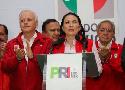 Alejandra del Moral taking protest as Coordinator for the Defense of the State of Mexico from the PRI. 