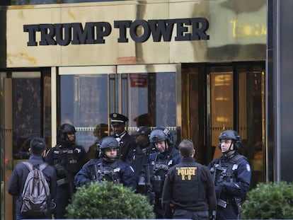 Agentes de seguridad en la Torre Trump de Nueva York, el pasado noviembre