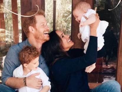 La felicitación de Navidad de 2021 de Enrique de Inglaterra y Meghan Markle junto a sus hijos Archie y Lilibet Diana.