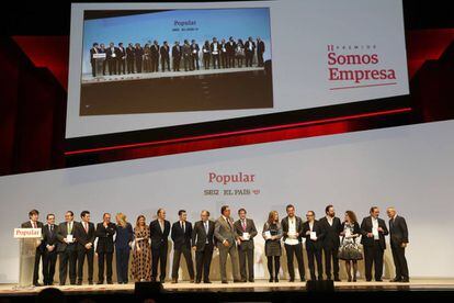 Foto de familia de los premiados en la segunda edici&oacute;n de &#039;Somos Empresa&#039;.