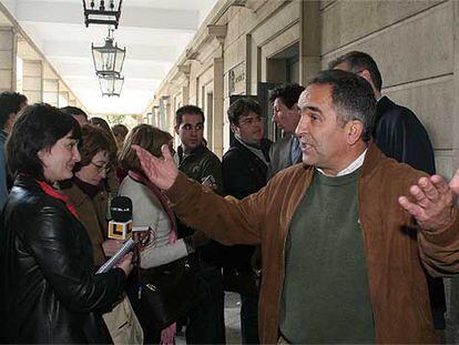 Eusebio Gaviño respondió a las preguntas de los periodistas tras prestar ayer declaración ante el juez.