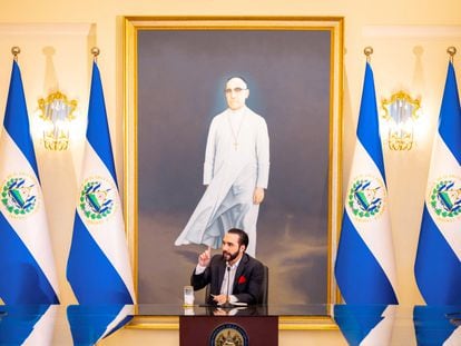 El presidente de El Salvador, Nayib Bukele, habla en la televisión nacional en San Salvador, el pasado 28 de noviembre.