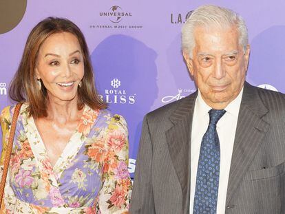 Isabel Preysler y Mario Vargas Llosa, en el 'photocall' de un evento en Madrid el 25 de julio.