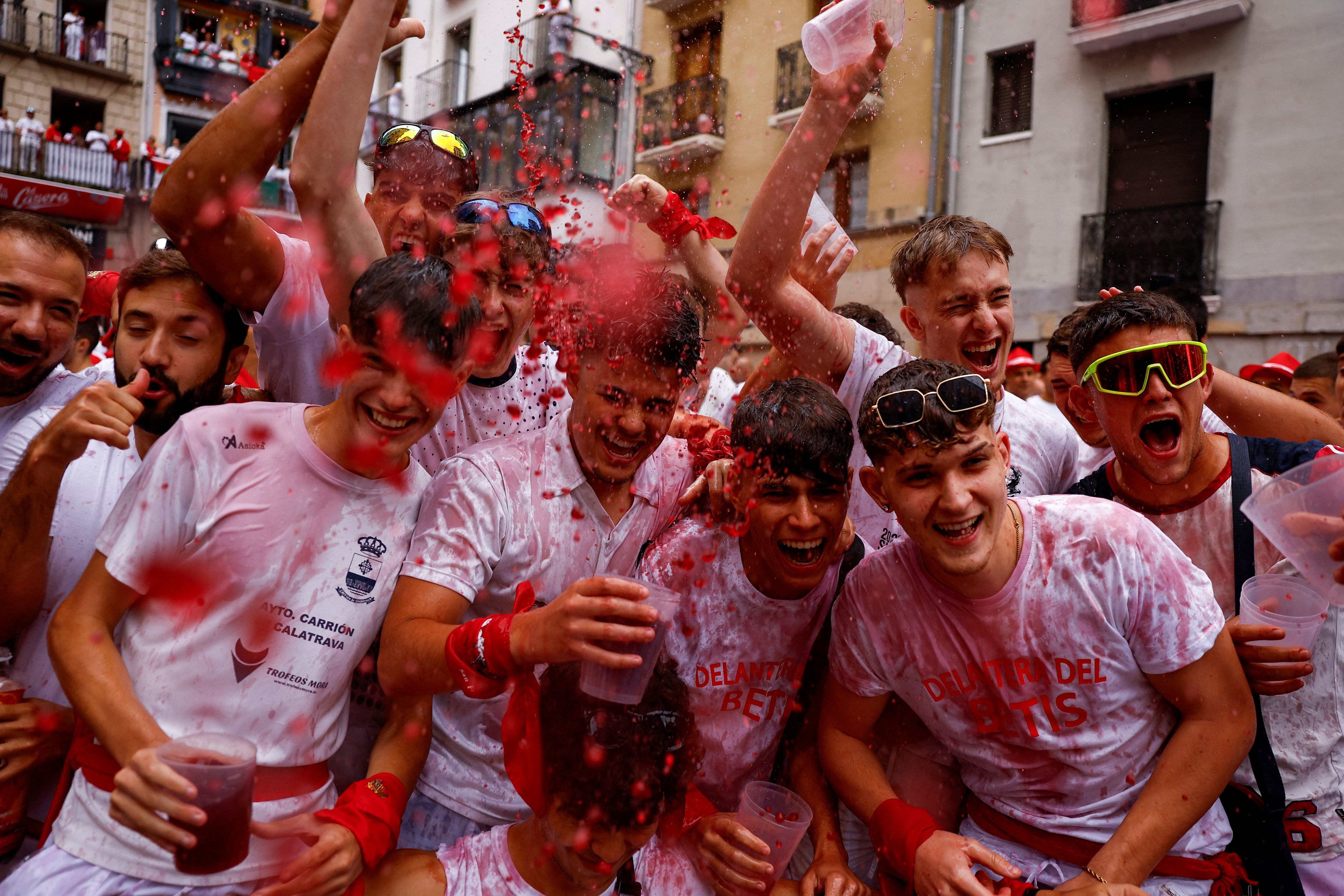 San Fermín 2024 arranca con un chupinazo lanzado por los Dantzaris de Pamplona