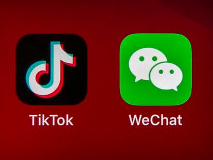 Los logos de TikTok y WeChat.