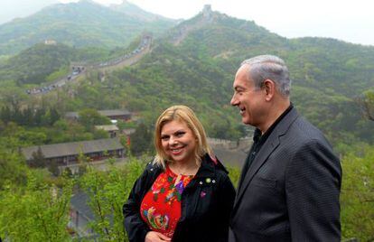 Sarah y Benjamin Netanyahu durante su viaje oficial a Pek&iacute;n el 9 de mayo de 2013. 