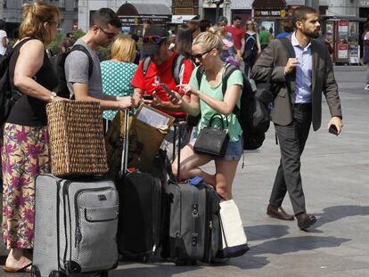 Turistas en la Puerta del Sol de Madrid. 