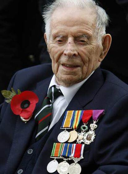 Harry Patch, en su 90º cumpleaños.