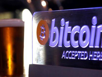 Imagen de un establecimiento en Australia que acepta bitcoins como medio de pago.