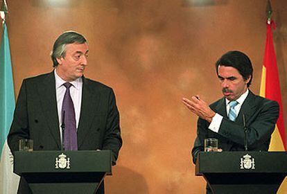 Néstor Kirchner y José María Aznar, durante una comparecencia en La Moncloa el pasado julio.