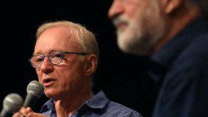 David Grossman (izquierda) y Fernando Aramburu, en el encuentro en Jerusalén.
