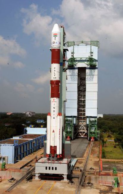 El cohete PSLV XL, con la nave interplanetaria &#039;MOM&#039;, en el Centro Espacial Vikram Sarabhai, en India. 