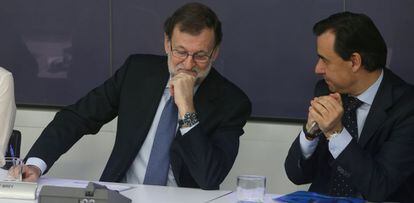Mariano Rajoy y Fernando Mart&iacute;nez-Maillo, este lunes.