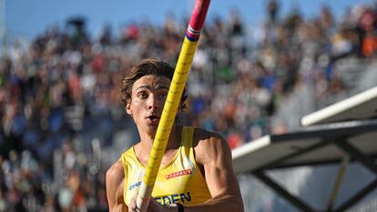 El sueco Armand Duplantis, durante las eliminatorias del Mundial de Atletismo de Oregón.