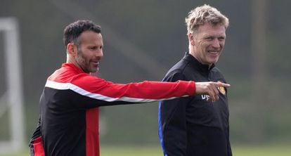 Ryan Giggs y David Moyes durante un entrenamiento del Manchester United.