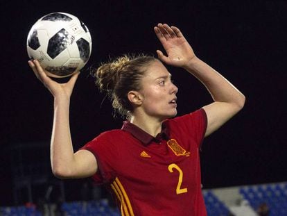 Celia Jiménez, jugadora de la selección, en un amistoso contra Polonia.
