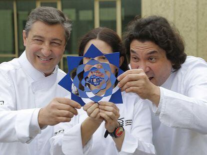 Joan Roca, Elena Arzak y Gascon Acurio posan con el Basque Culinary World Prize.