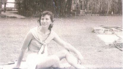 La poeta uruguaya, Alcira Soust Scaffo, en Cuernavaca (México), en 1956.