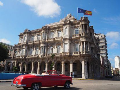 El hist&oacute;rico edificio de la embajada de Espa&ntilde;a en La Habana, en la calle Zulueta, muy cerca del Malec&oacute;n.
