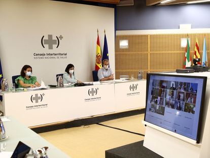 La ministra de Sanidad, Carolina Darías (centro), durante la reunión del Consejo Interterritorial del Sistema Nacional de Salud, este miércoles.