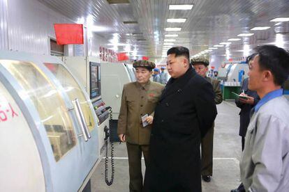 Kim Jong-un visita un fábrica en Pyongyang.