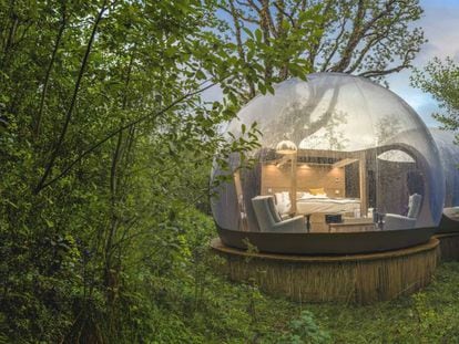 Una de las 'bubble domes' a orillas del lago Erne, en el resort Finn Lough, en Irlanda del Norte.