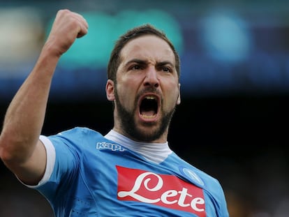 Higua&iacute;n celebra su gol frente al Carpi. 