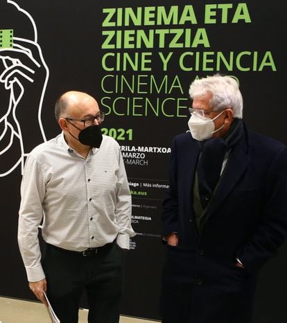 El director del Festival de Cine de San Sebastián, José Luis Rebordinos, y el presidente del Donostia International Physics Center, Pedro Miguel Etxenike, presentaron este jueves la 4ª edición del ciclo Cine y Ciencia, que comienza este viernes en San Sebastián. 