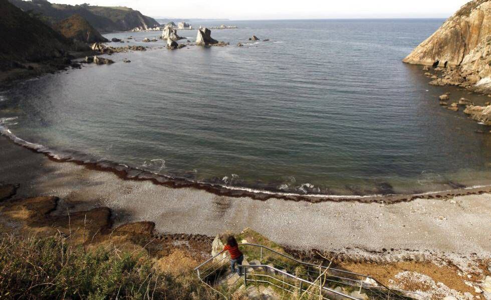 Vista de la playa del Silencio en Cudillero (Asturias).
