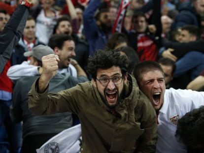 Aficionados del Sevilla en el partido ante el City.