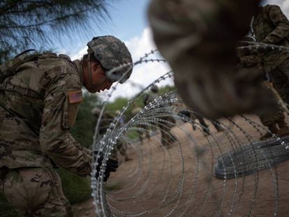 Militares estadounidenses refuerzan la frontera en Hidalgo (Texas).