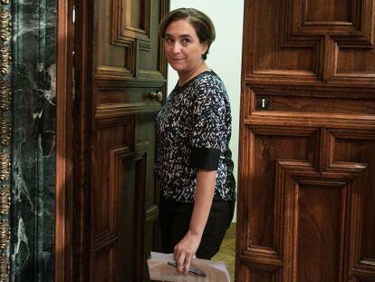 Ada Colau, ahir entrant a la sala de plens de l'Ajuntament de Barcelona.