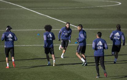 Cristiano Ronaldo junto a Casemiro y Marcelo en el entrenamiento de este viernes. 