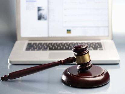 La Carta de Derechos Digitales:
La ‘autorregulación regulada’ o el VAR de las redes sociales
