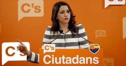 Inés Arrimadas, líder de Ciudadanos, durante la rueda de prensa.