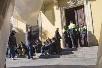 Representantes sindicales en la puerta del Ayuntamiento de Jerez de la Frontera, el pasado miércoles