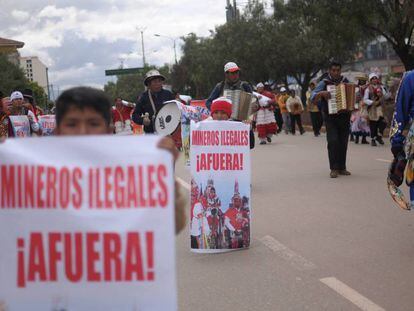 Marcha en Cusco en contra de la miner&iacute;a ilegal, el 17 de enero.