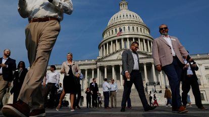Visitors walk on the plaza at the U.S. Capitol in the midst of ongoing negotiations seeking a deal to raise the United States' debt ceiling and avoid a catastrophic default, in Washington, U.S. May 24, 2023. REUTERS/Jonathan Ernst