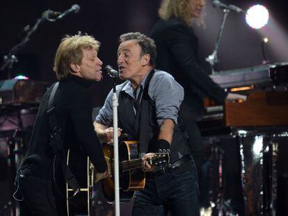 Jon Bon Jovi y Bruce Springsteen durante el concierto a favor de las v&iacute;ctimas del Sandy.