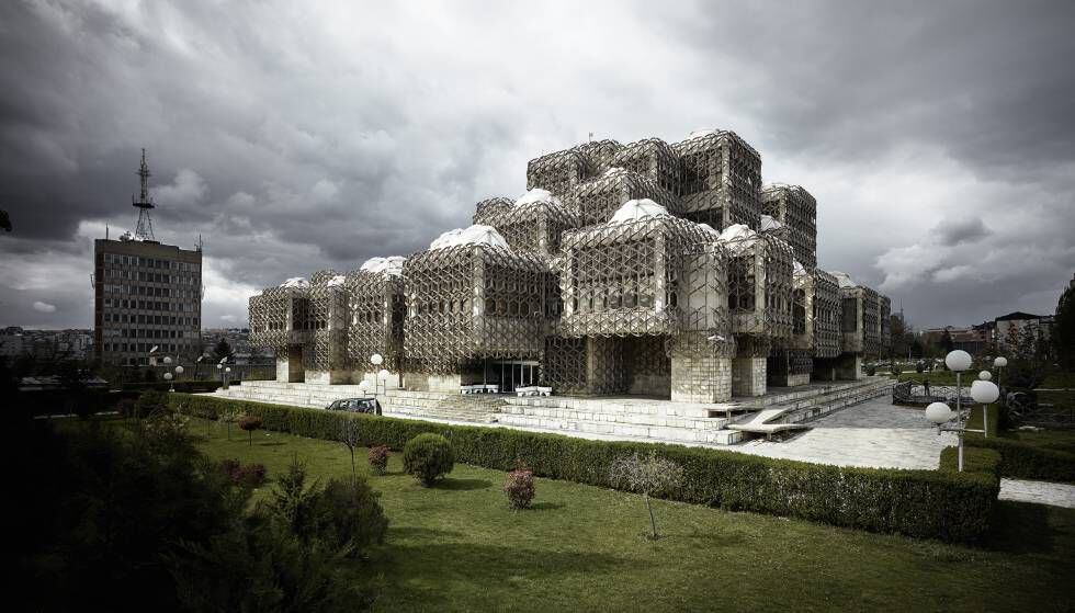 La Biblioteca Nacional de Kosovo, del arquitecto Andrija Mutnjakovic.